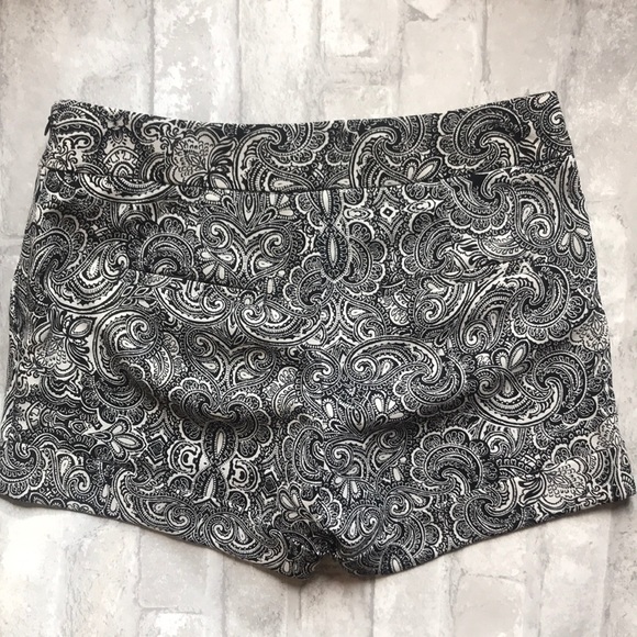 EXPRESS | Paisley Print Black & White Woven Shorts - Picture 5 of 8